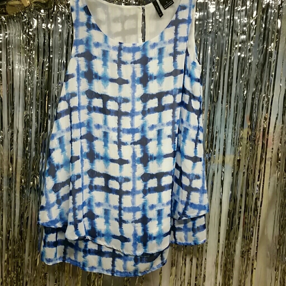 💖💙Gorgeous 💖💙New directions top.💖💙